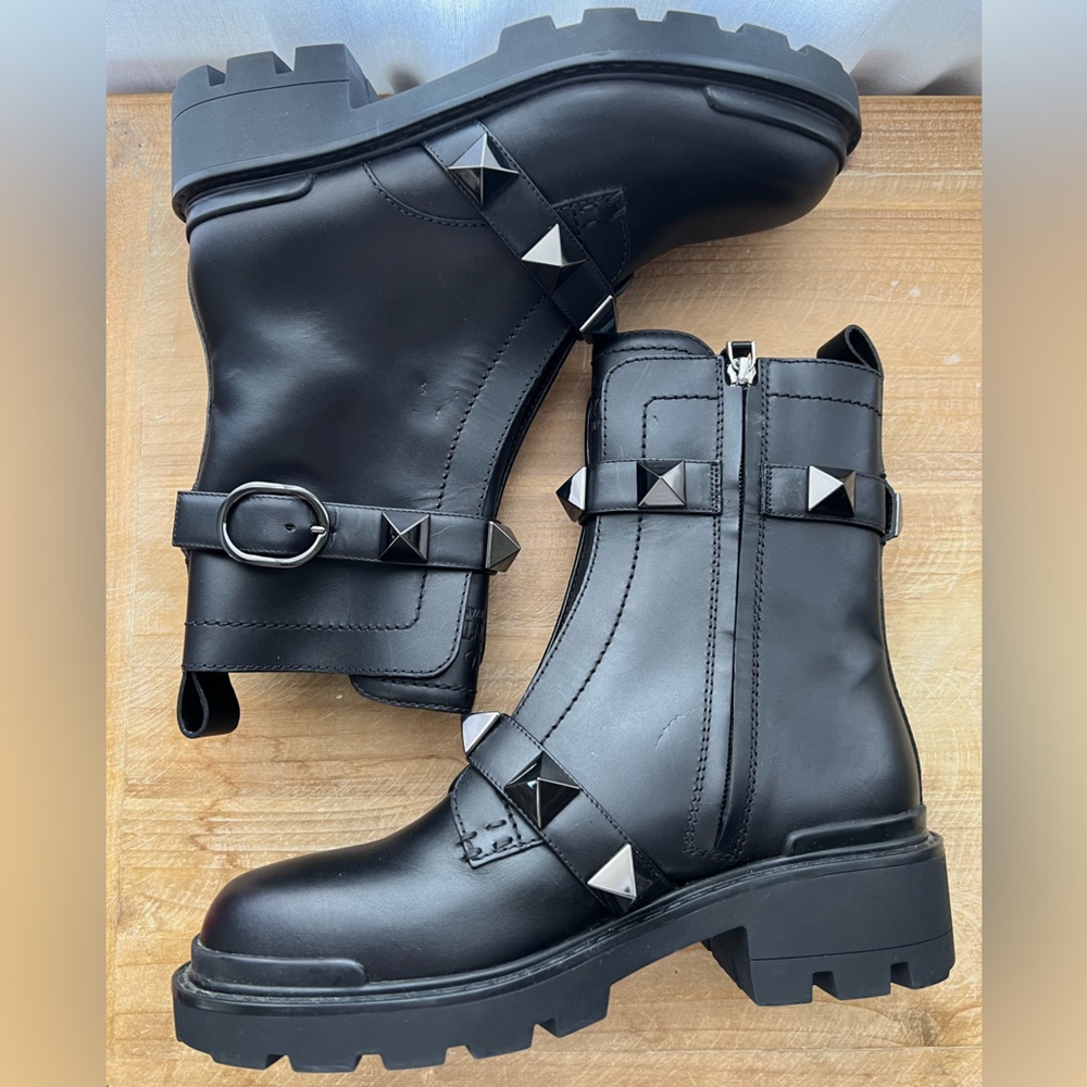 Valentino Roman Stud Calfskin Combat Boot With Tonal Studs In Black Size 37 New - Picture 9 of 15